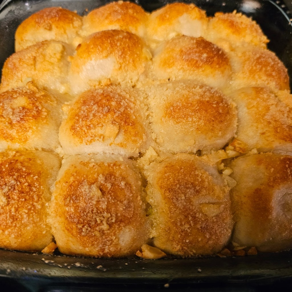 Savor the Flavor: Garlic Parmesan Pull-Apart&nbsp;Rolls